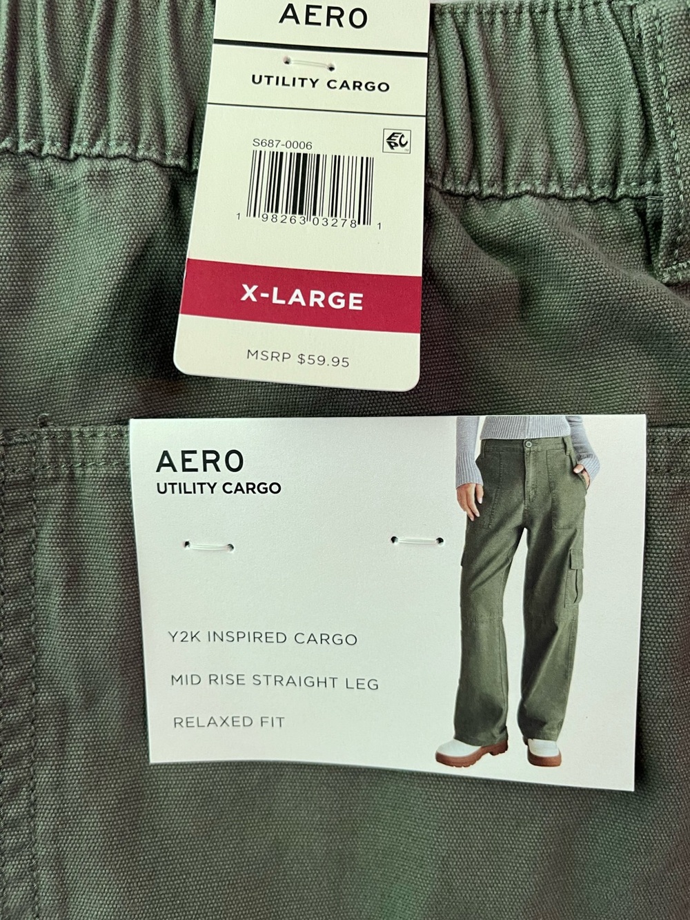 NWT XL Aero Utility Cargo Pants! Mid rise straight leg with a relaxed fit.